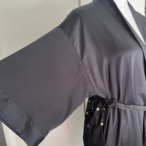 VS Robe - Picture 8 of 9